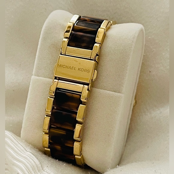MICHAEL KORS Tortoise and Gold Watch! - Picture 2 of 4